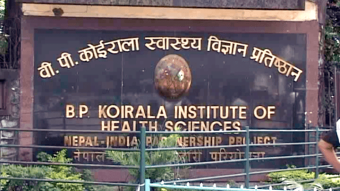 नियम विपरीत बस्ने कर्मचारीले छाड्न मानेनन् अस्पतालको आवास गृह