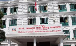 जलविद्युत् अनुमतिपत्र खारेजीको सिफारिस: मन्त्री श्रेष्ठलाई प्रतिवेदन बुझाइयो
