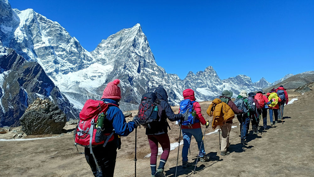 असामान्य मौसमी परिवर्तन, खुम्बुमा असोजमै हिमपात