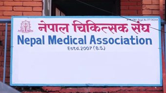 सरकारलाई चिकित्सक संघको जवाफ : आइतबार ओपीडी सेवा सञ्चालन गर्न सकिँदैन