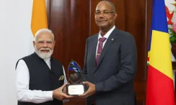 प्रधानमन्त्री मोदी सेशल्सको सर्वोच्च नागरिक सम्मानबाट  सम्मानित
