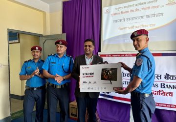 प्रहरी कार्यालयहरूलाई मुक्तिनाथ विकास बैंकको सामग्री सहयोग