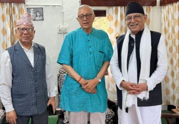 शेखर कोइरालालाई भेट्न निवासमै पुगे दाहाल र नेपाल